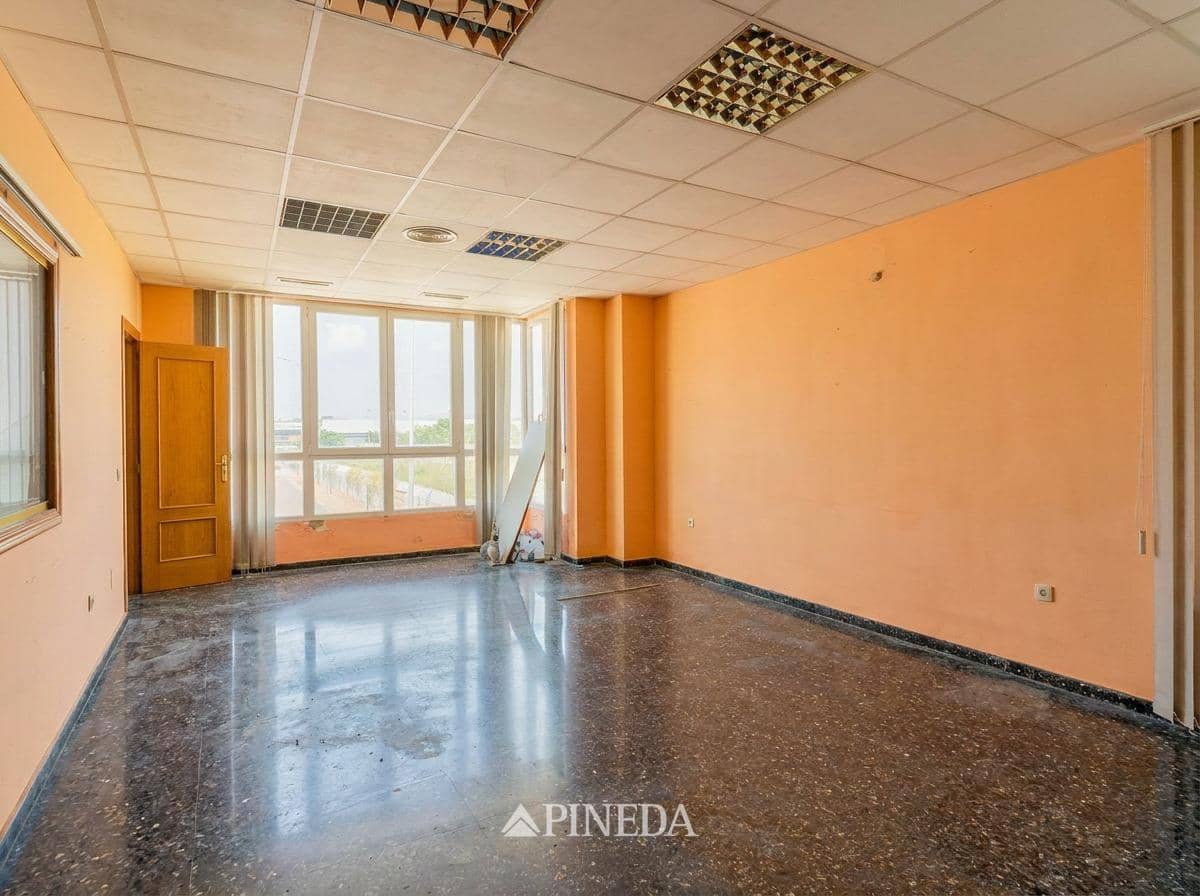 9 makuuhuone Yritys myytävänä paikassa Puig - 700 000 € (Ref: 9892370)