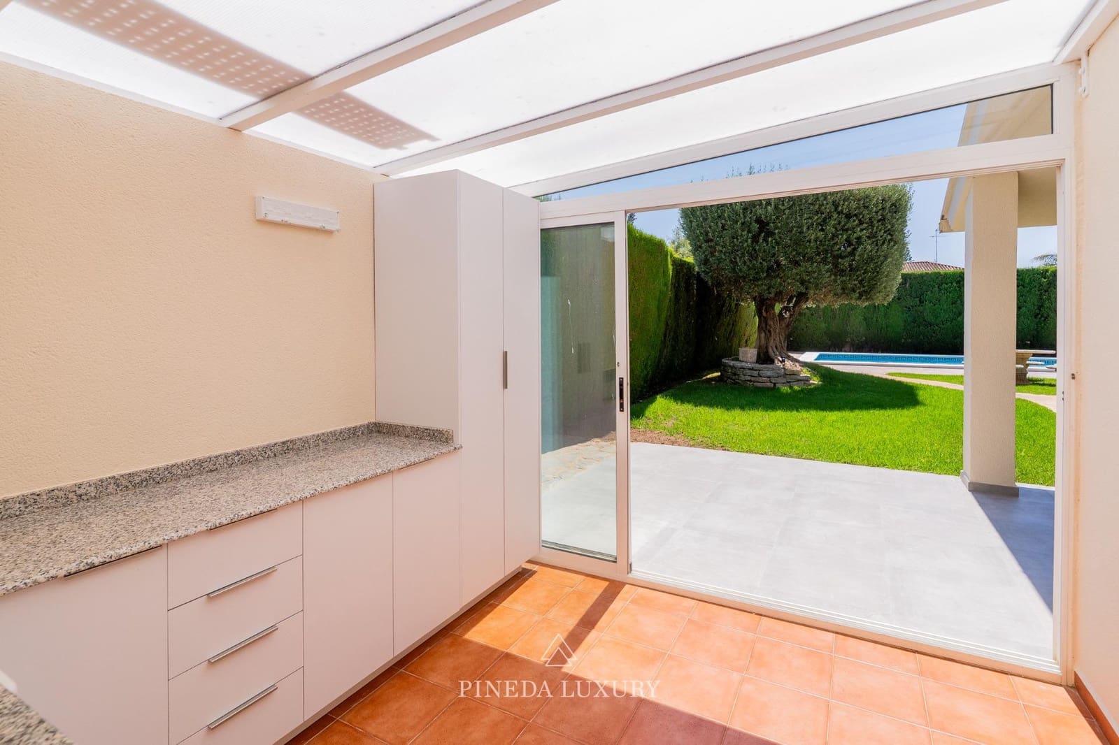 4 Zimmer Villa zu vermieten in Pucol mit Pool Garage - 3.000 € (Ref: 9942525)