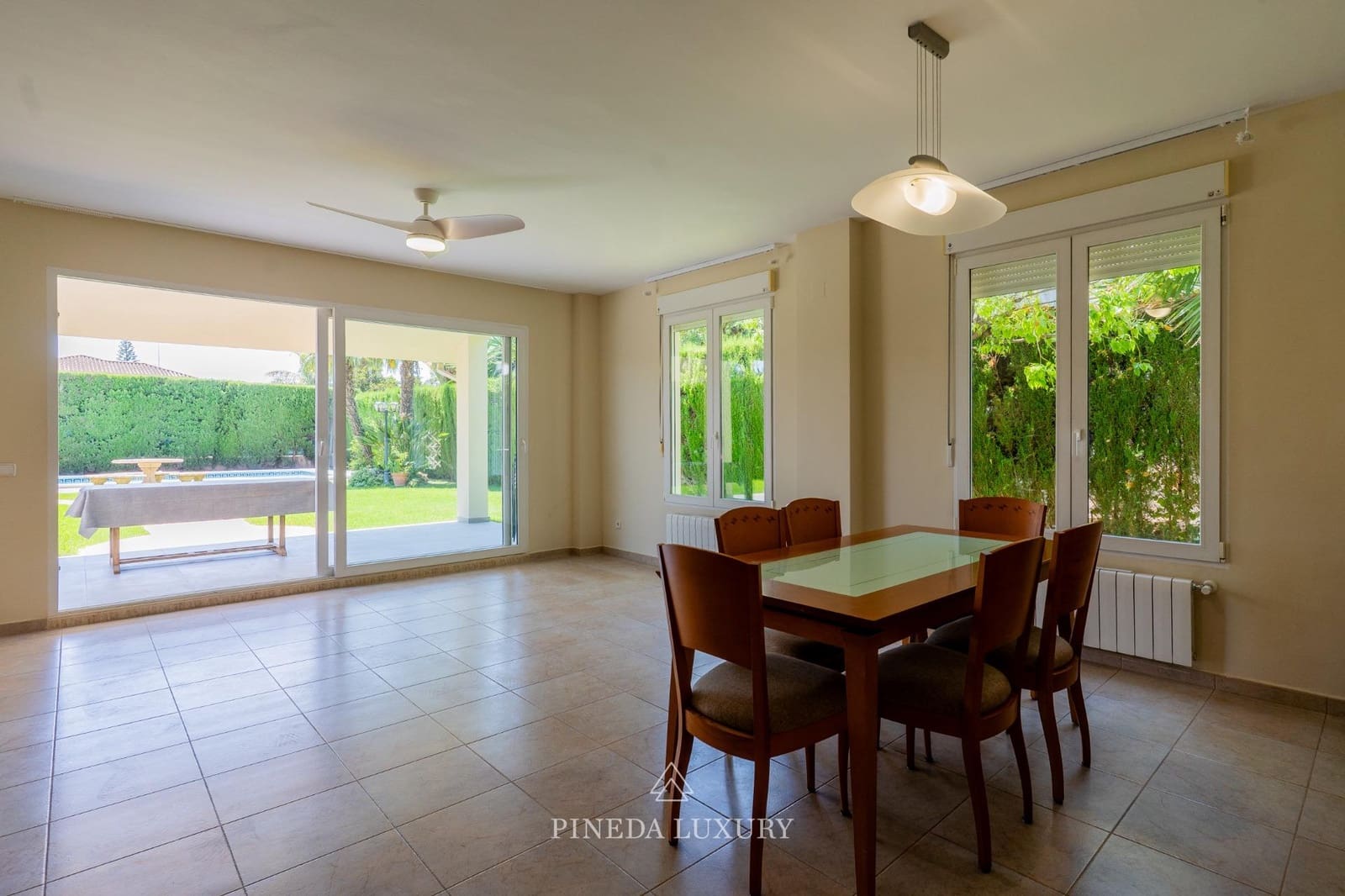 4 Zimmer Villa zu vermieten in Pucol mit Pool Garage - 3.000 € (Ref: 9942525)