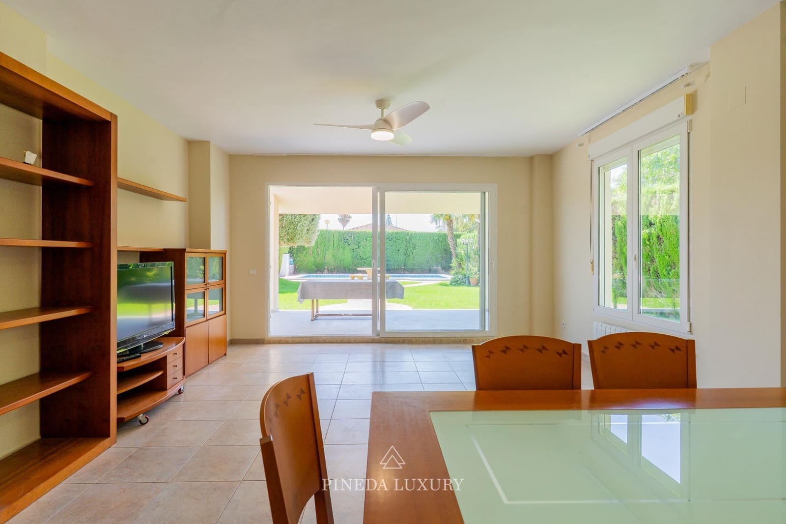 4 Zimmer Villa zu vermieten in Pucol mit Pool Garage - 3.000 € (Ref: 9942525)