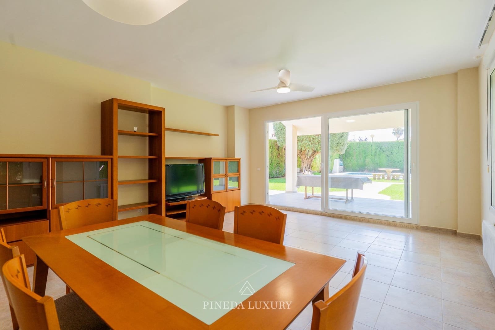 4 Zimmer Villa zu vermieten in Pucol mit Pool Garage - 3.000 € (Ref: 9942525)