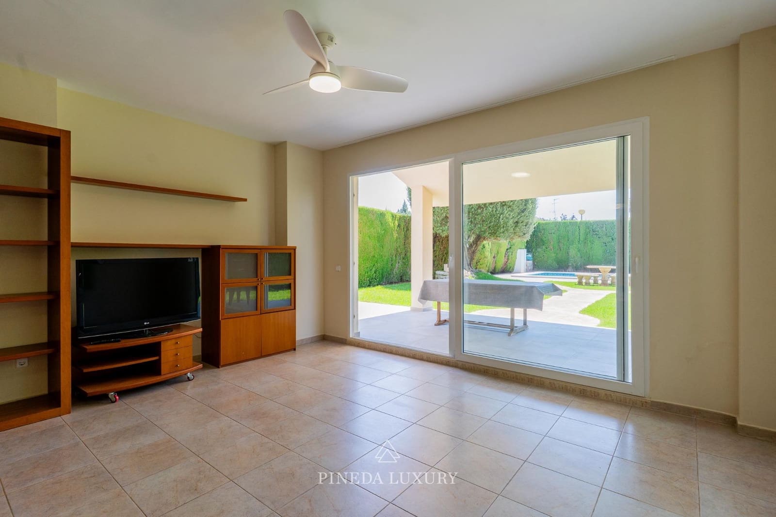 4 Zimmer Villa zu vermieten in Pucol mit Pool Garage - 3.000 € (Ref: 9942525)