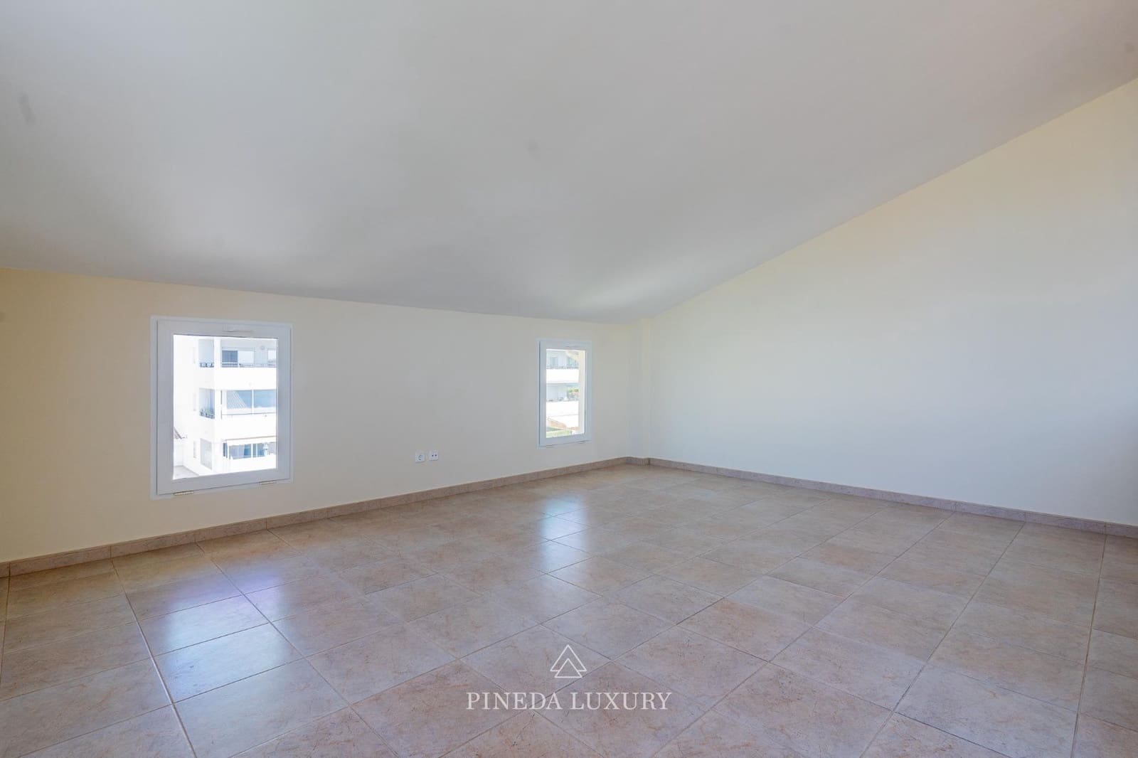 4 Zimmer Villa zu vermieten in Pucol mit Pool Garage - 3.000 € (Ref: 9942525)