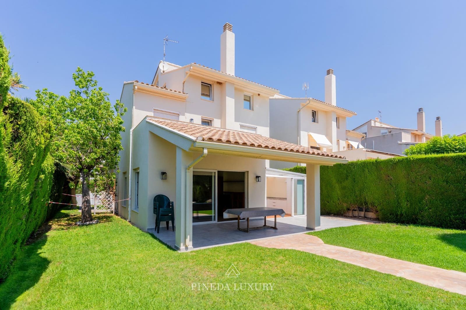 4 Zimmer Villa zu vermieten in Pucol mit Pool Garage - 3.000 € (Ref: 9942525)