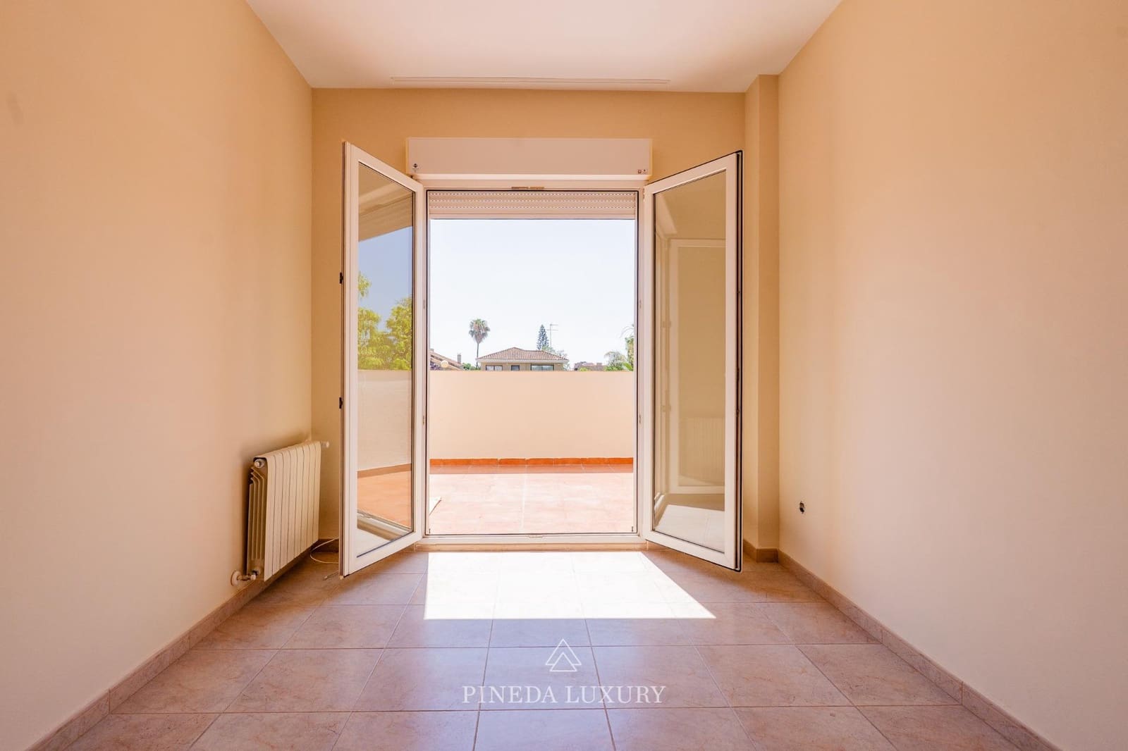 4 Zimmer Villa zu vermieten in Pucol mit Pool Garage - 3.000 € (Ref: 9942525)