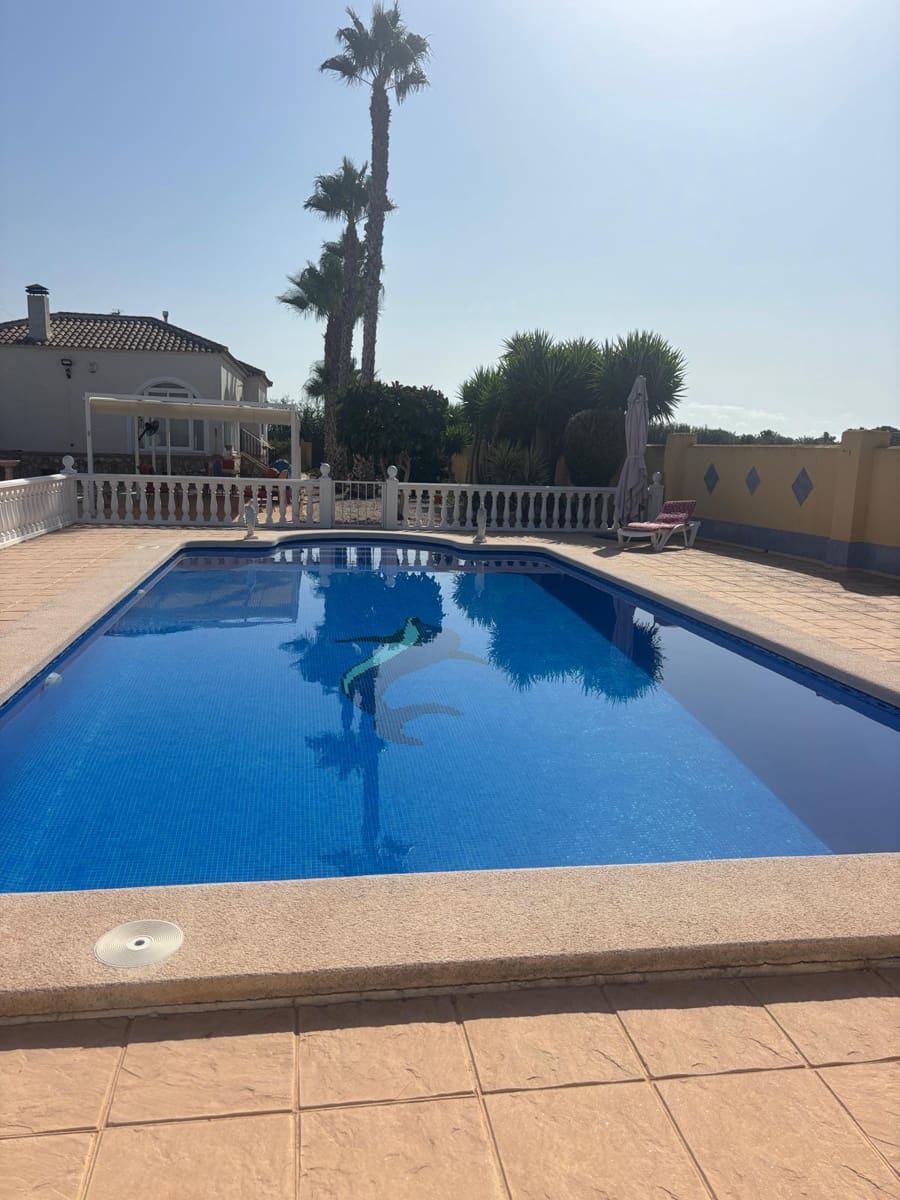 Chalet de 4 habitaciones en Catral en venta con piscina garaje - 369.000 € (Ref: 10078532)