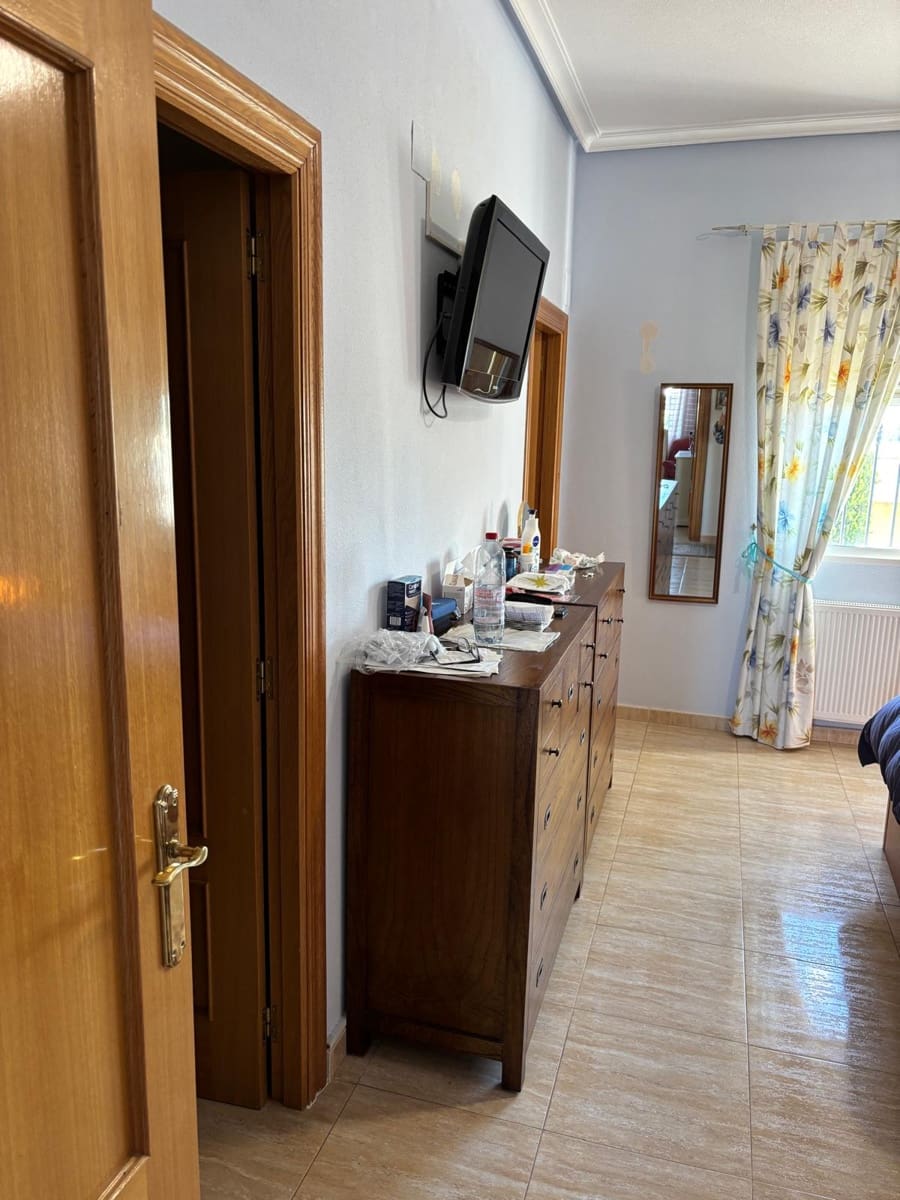 Chalet de 4 habitaciones en Catral en venta con piscina garaje - 369.000 € (Ref: 10078532)