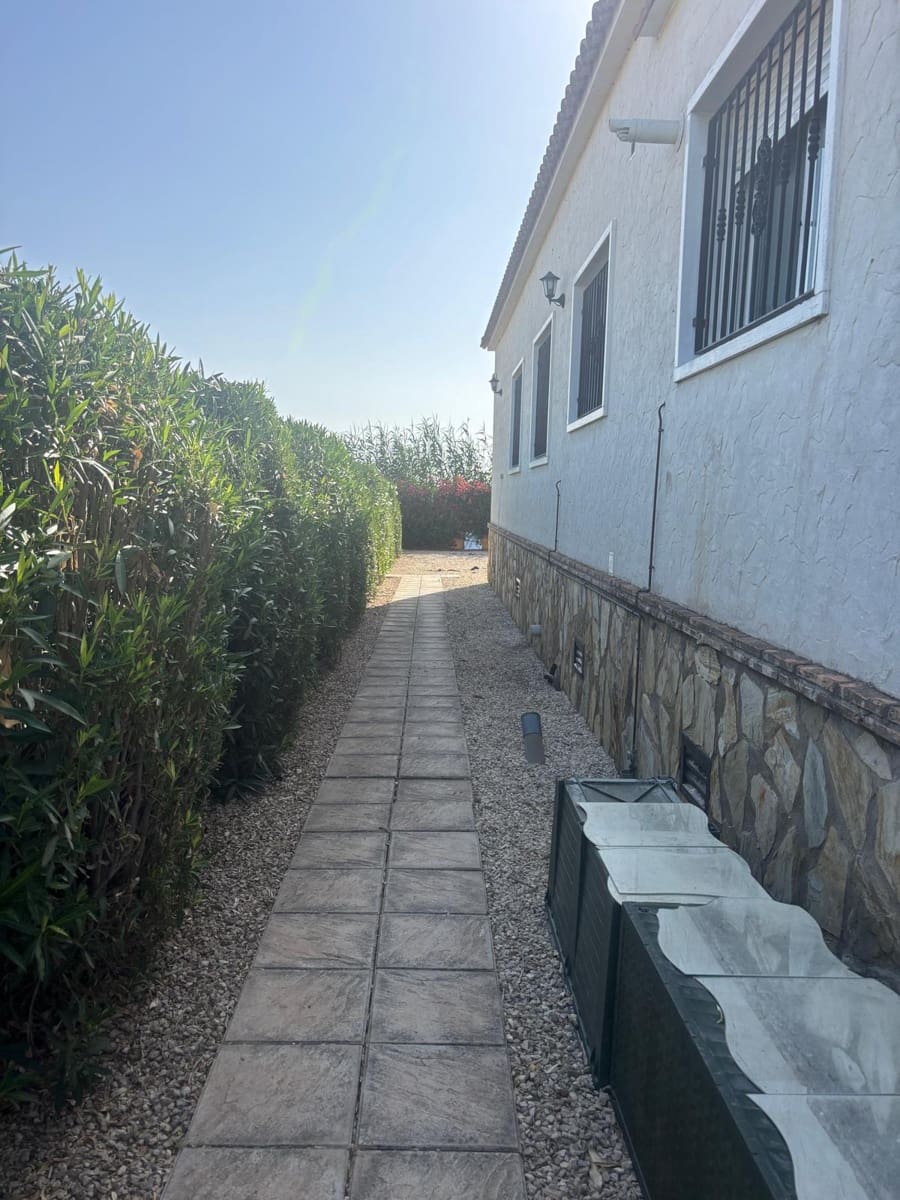 Chalet de 4 habitaciones en Catral en venta con piscina garaje - 369.000 € (Ref: 10078532)
