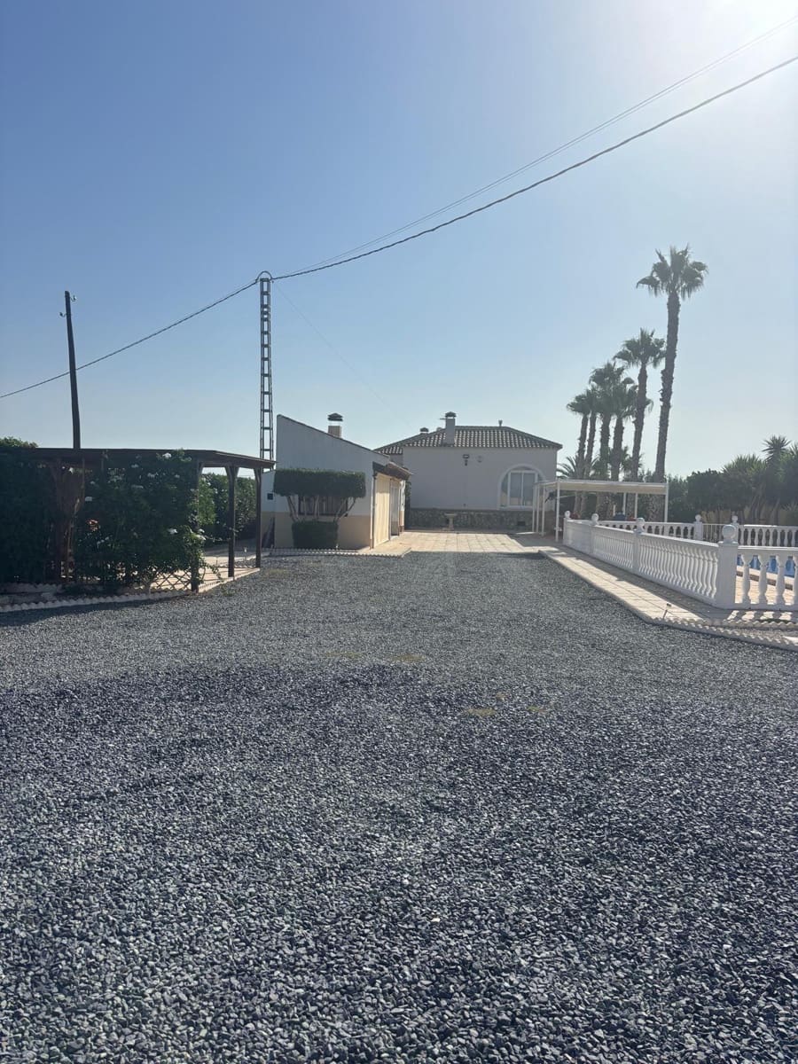 Chalet de 4 habitaciones en Catral en venta con piscina garaje - 369.000 € (Ref: 10078532)