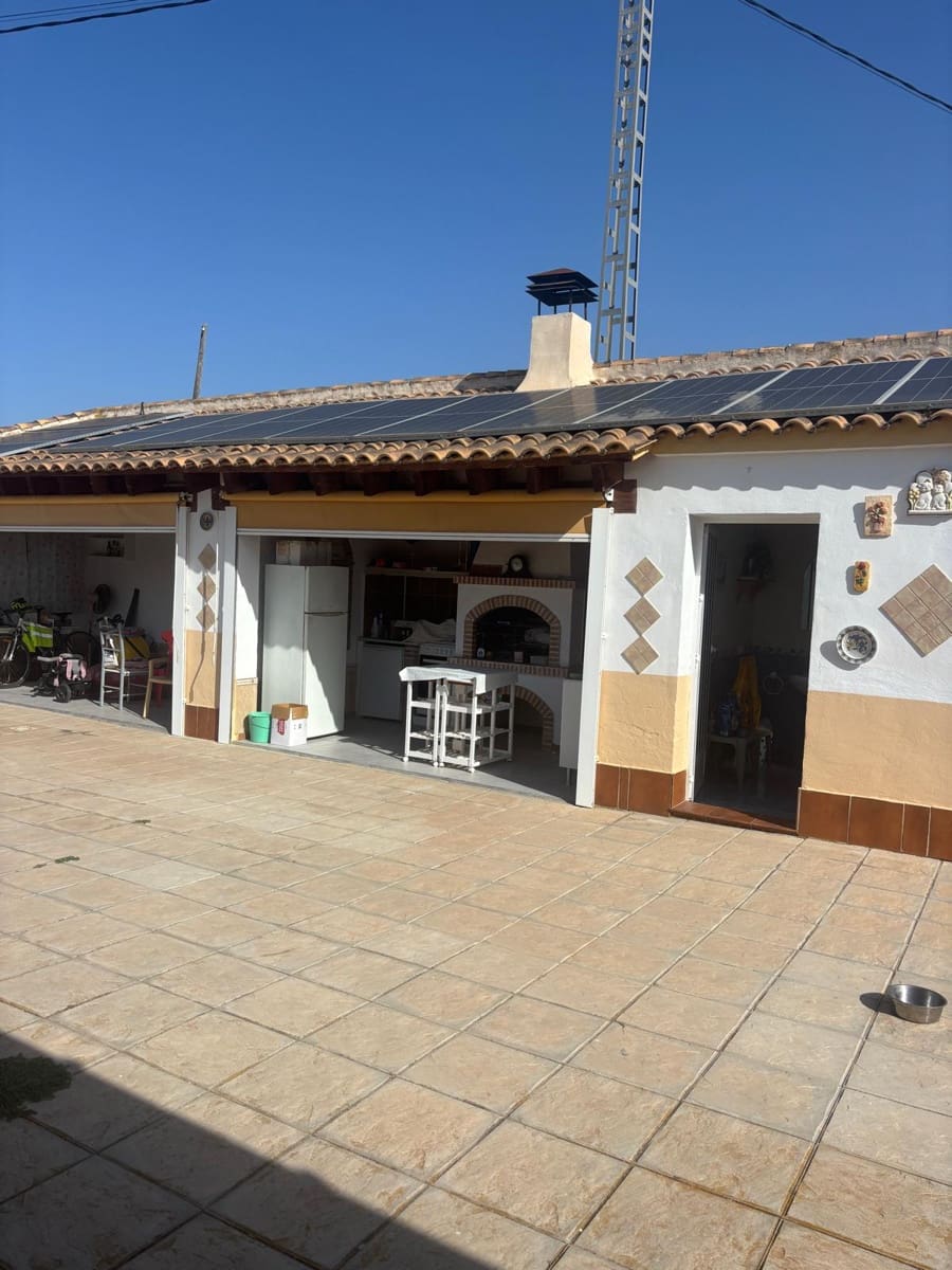 Chalet de 4 habitaciones en Catral en venta con piscina garaje - 369.000 € (Ref: 10078532)