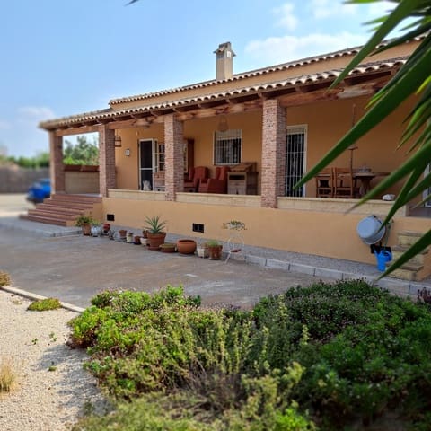 Chalet de 3 habitaciones en Catral en venta con piscina garaje - 390.000 € (Ref: 10078533)