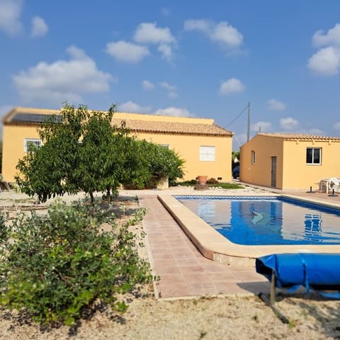 Chalet de 3 habitaciones en Catral en venta con piscina garaje - 390.000 € (Ref: 10078533)