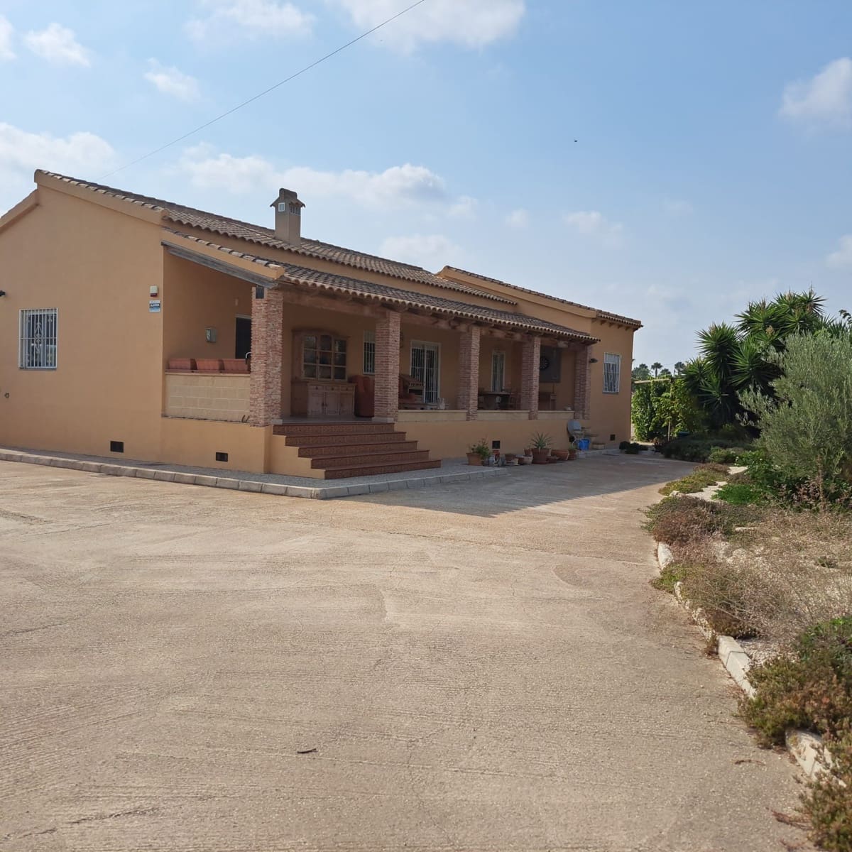 Chalet de 3 habitaciones en Catral en venta con piscina garaje - 390.000 € (Ref: 10078533)