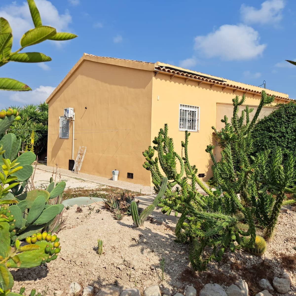 Chalet de 3 habitaciones en Catral en venta con piscina garaje - 390.000 € (Ref: 10078533)