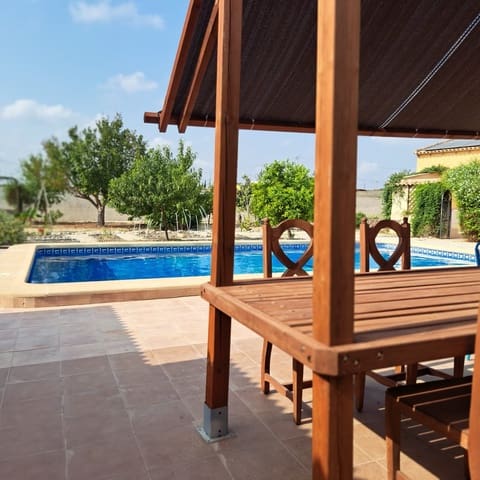 Chalet de 3 habitaciones en Catral en venta con piscina garaje - 390.000 € (Ref: 10078533)