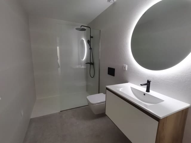 Apartamento de 3 habitaciones en Torrevieja en venta con piscina garaje - 300.000 € (Ref: 10079837)