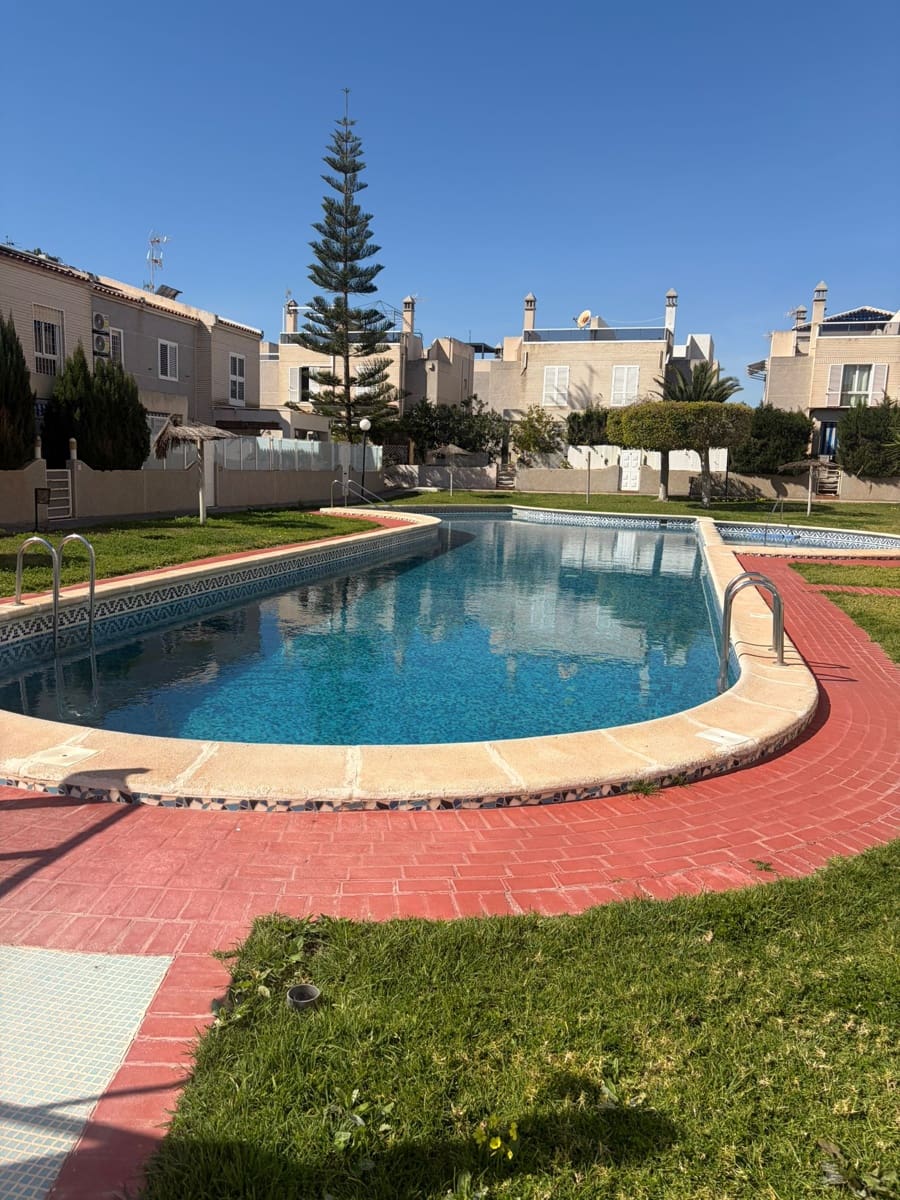 3 Zimmer Apartment zu verkaufen in Torrevieja mit Pool Garage - 300.000 € (Ref: 10079837)