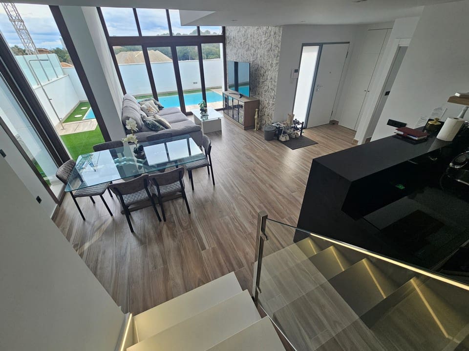 3 sypialnia Willa na sprzedaż w Torrevieja z basenem garażem - 495 000 € (Ref: 10079860)