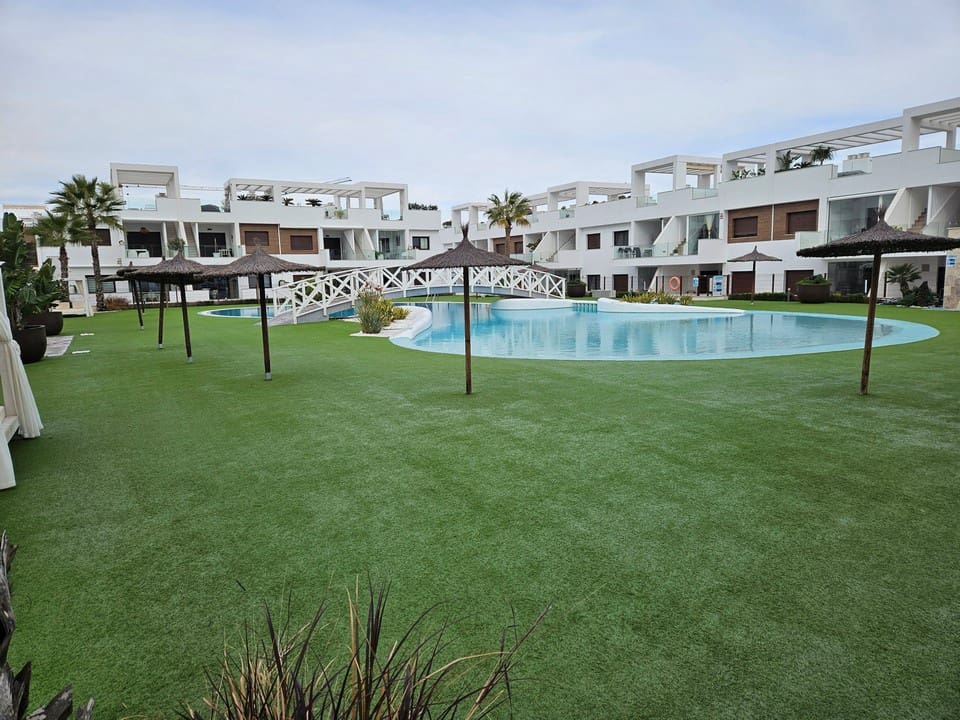 3 sypialnia Willa na sprzedaż w Torrevieja z basenem garażem - 495 000 € (Ref: 10079860)