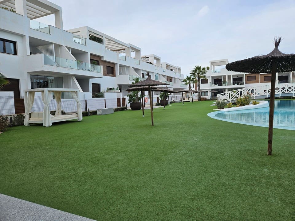 3 sypialnia Willa na sprzedaż w Torrevieja z basenem garażem - 495 000 € (Ref: 10079860)