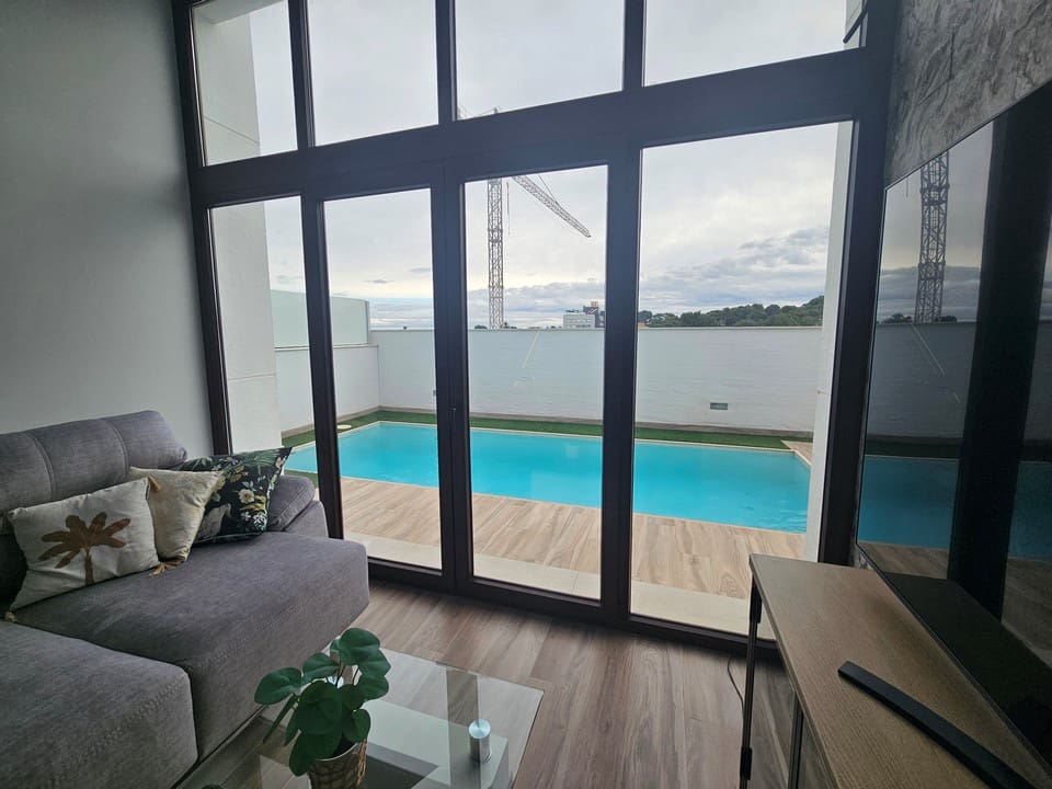 3 sypialnia Willa na sprzedaż w Torrevieja z basenem garażem - 495 000 € (Ref: 10079860)