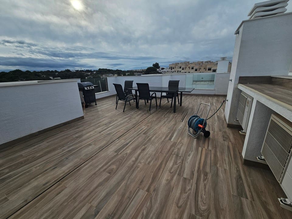 3 sypialnia Willa na sprzedaż w Torrevieja z basenem garażem - 495 000 € (Ref: 10079860)