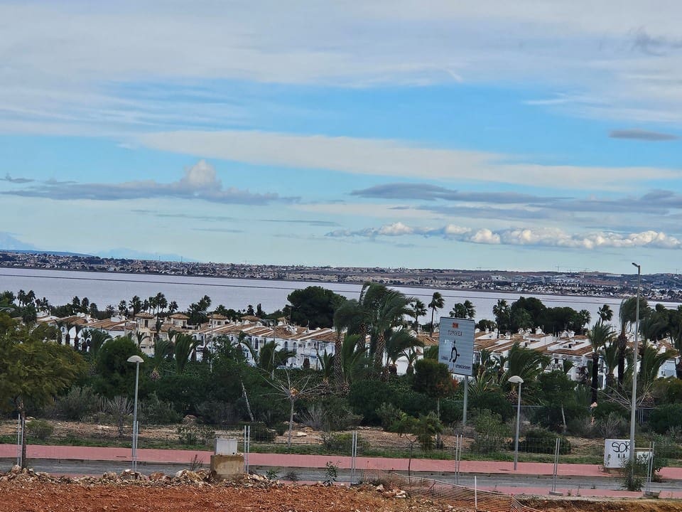 3 sypialnia Willa na sprzedaż w Torrevieja z basenem garażem - 495 000 € (Ref: 10079860)