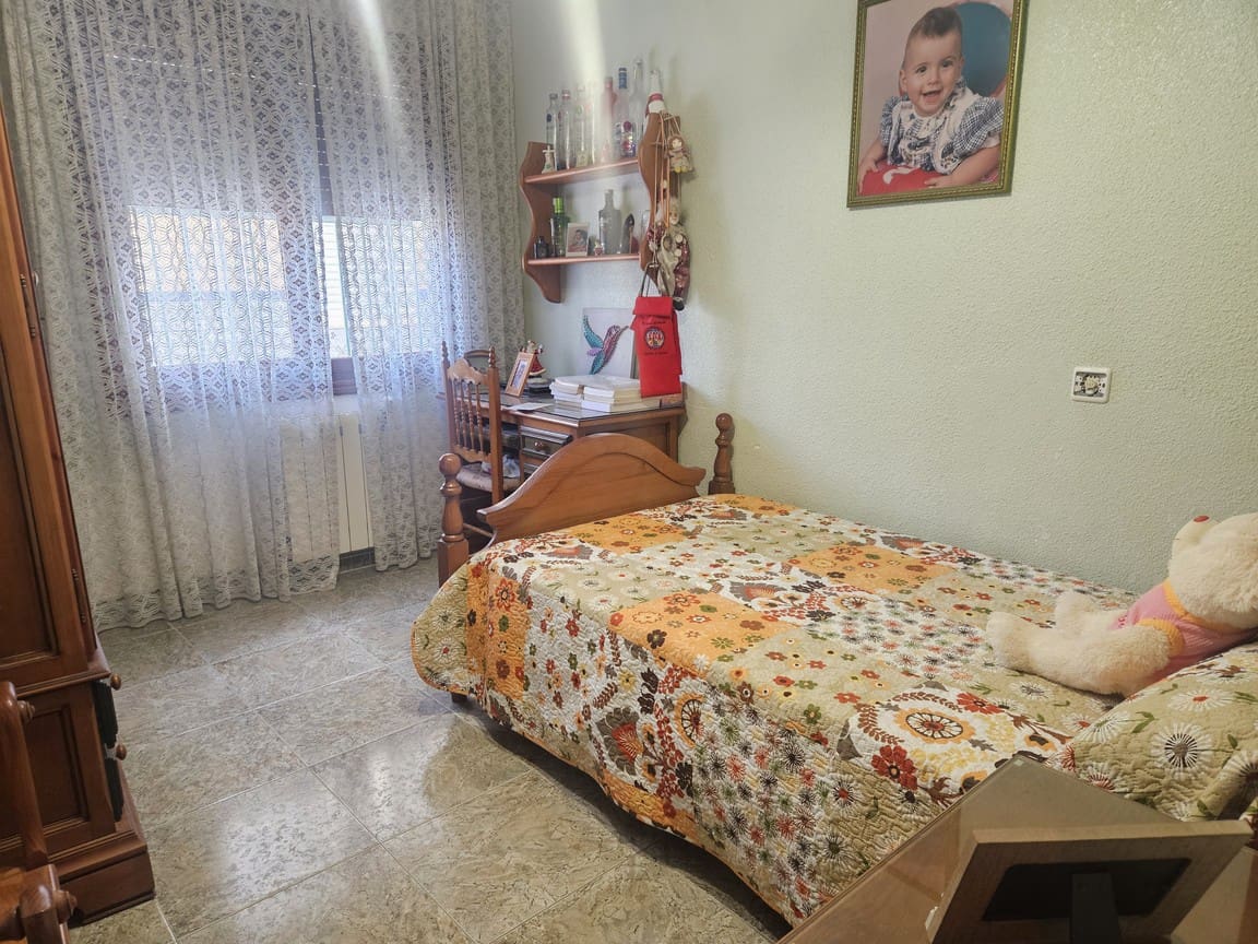 3 quarto Moradia para venda em Cox com garagem - 240 000 € (Ref: 10120707)