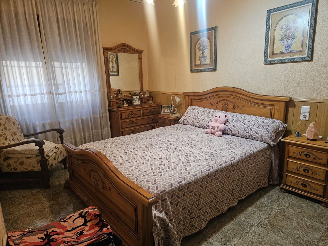 3 quarto Moradia para venda em Cox com garagem - 240 000 € (Ref: 10120707)