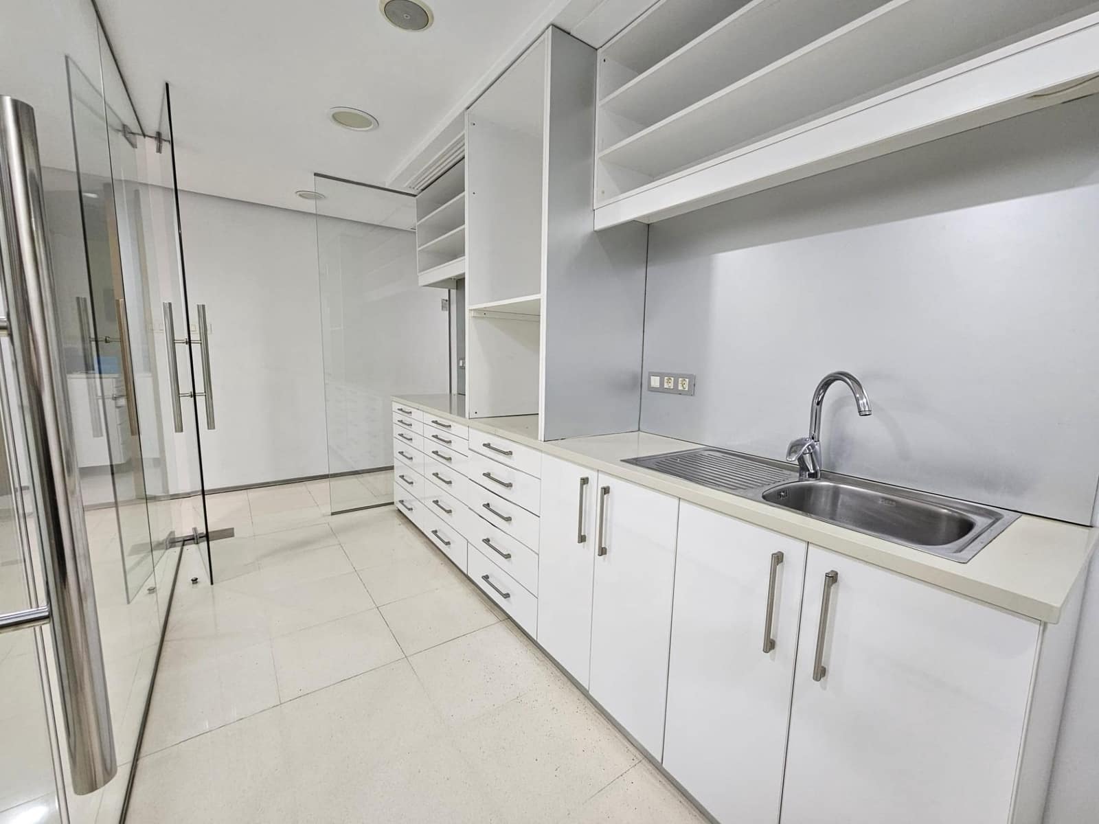 6 bedroom Flat for sale in Torrevieja - € 420,000 (Ref: 7592842)