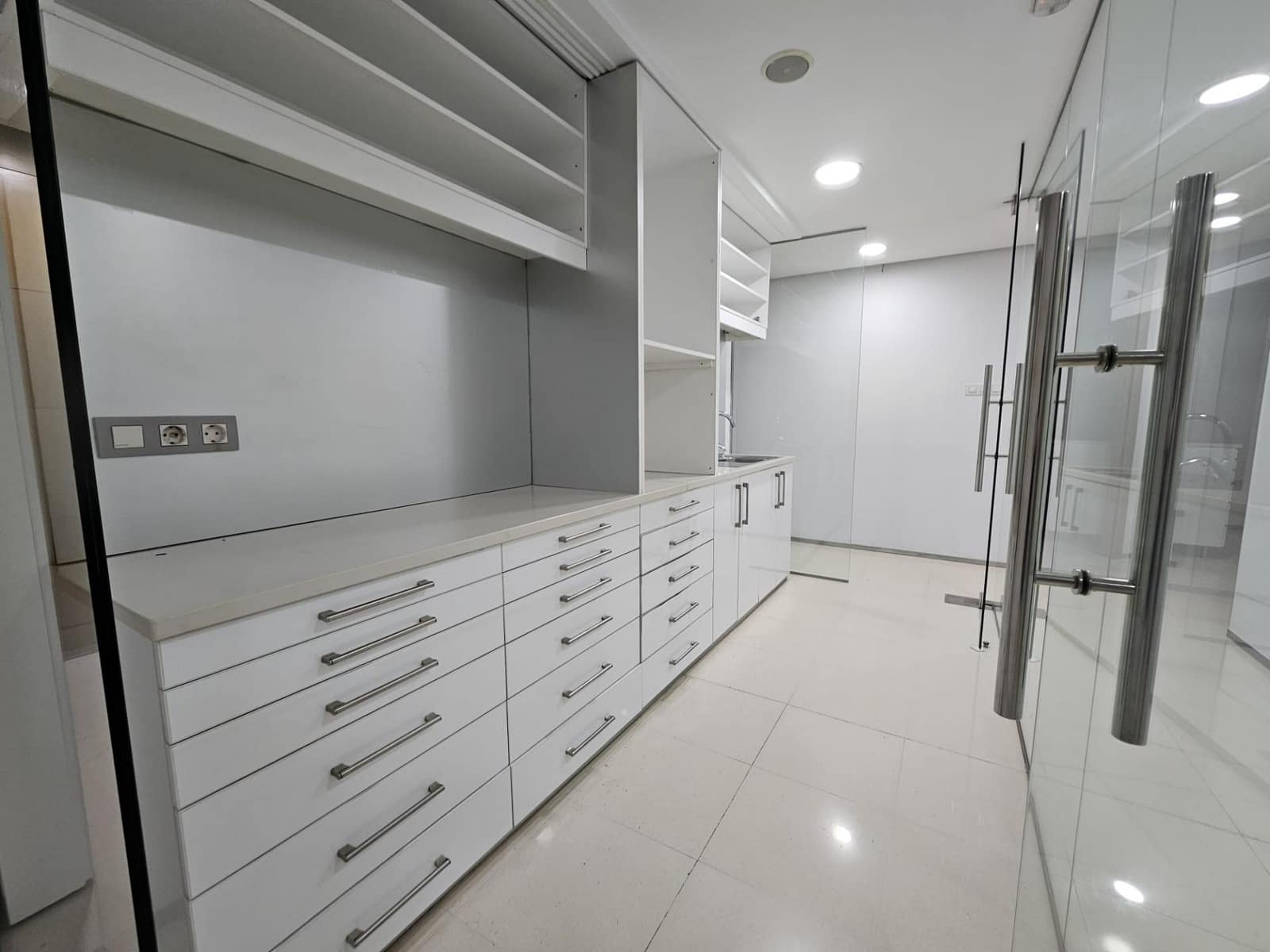 6 bedroom Flat for sale in Torrevieja - € 420,000 (Ref: 7592842)