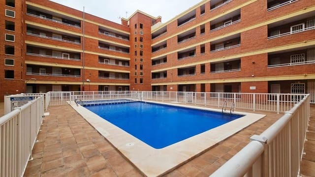 Piso de 2 habitaciones en Playa de los Náufragos, Torrevieja en venta con piscina - 169.000 € (Ref: 9739169)