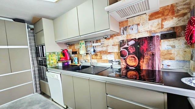 Piso de 2 habitaciones en Playa de los Náufragos, Torrevieja en venta con piscina - 169.000 € (Ref: 9739169)