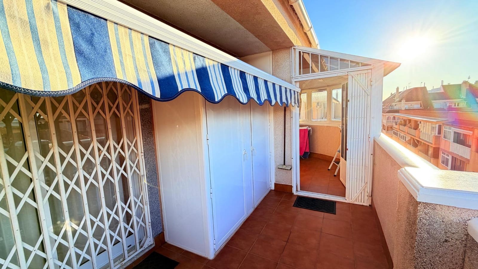 Ático de 3 habitaciones en Torrevieja en venta - 220.000 € (Ref: 9739173)