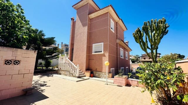 3 bedroom Villa for sale in Los Balcones - Los Altos, Torrevieja with pool - € 780,000 (Ref: 9739176)