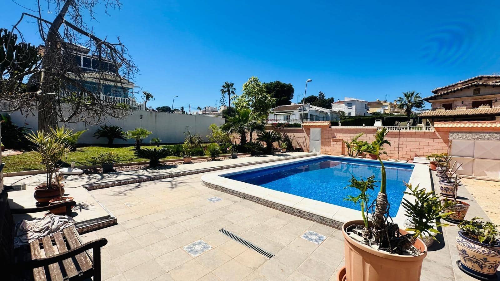 3 bedroom Villa for sale in Torrevieja with pool - € 780,000 (Ref: 9739176)