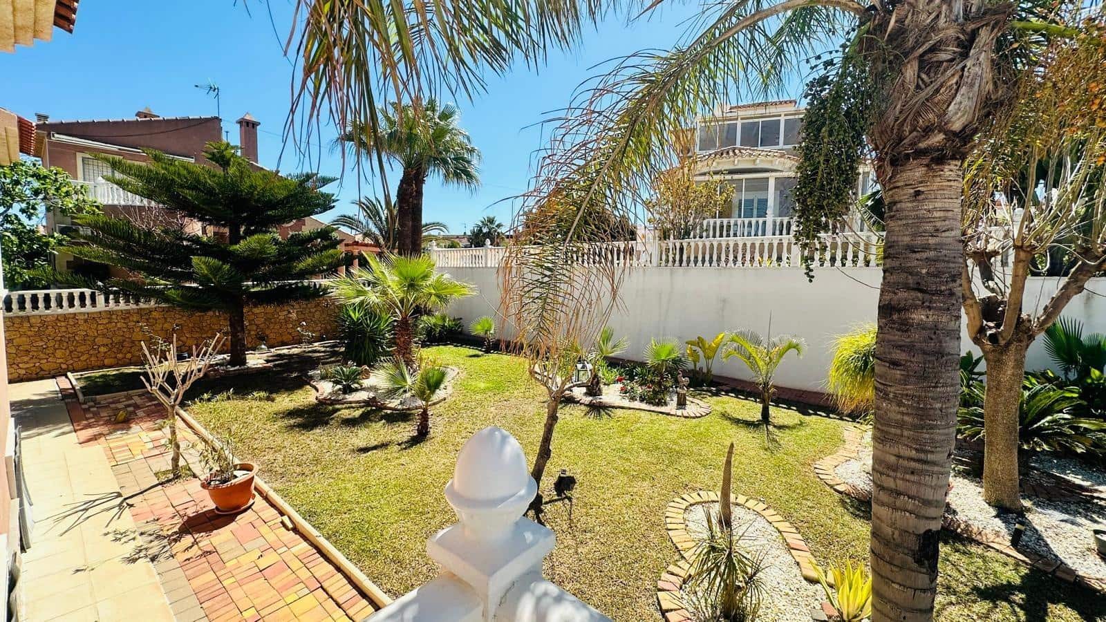 3 bedroom Villa for sale in Torrevieja with pool - € 780,000 (Ref: 9739176)