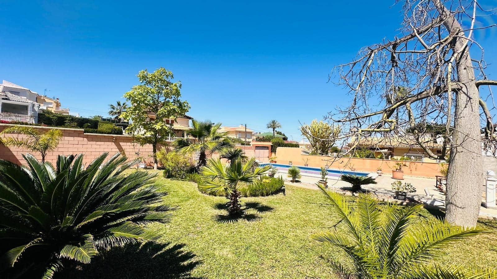 3 bedroom Villa for sale in Torrevieja with pool - € 780,000 (Ref: 9739176)