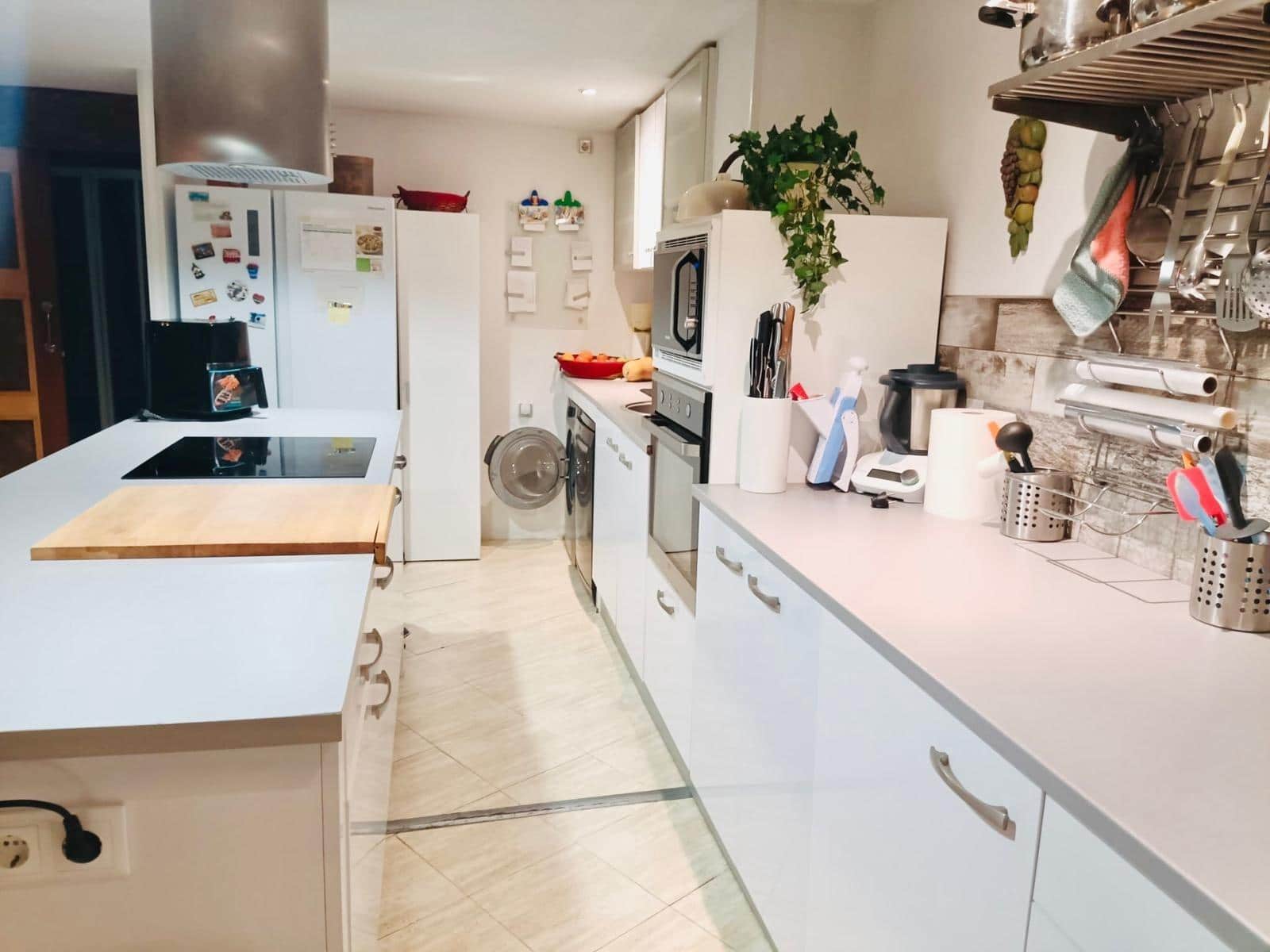 3 bedroom Apartment for sale in Torrevieja with garage - € 280,000 (Ref: 9739178)