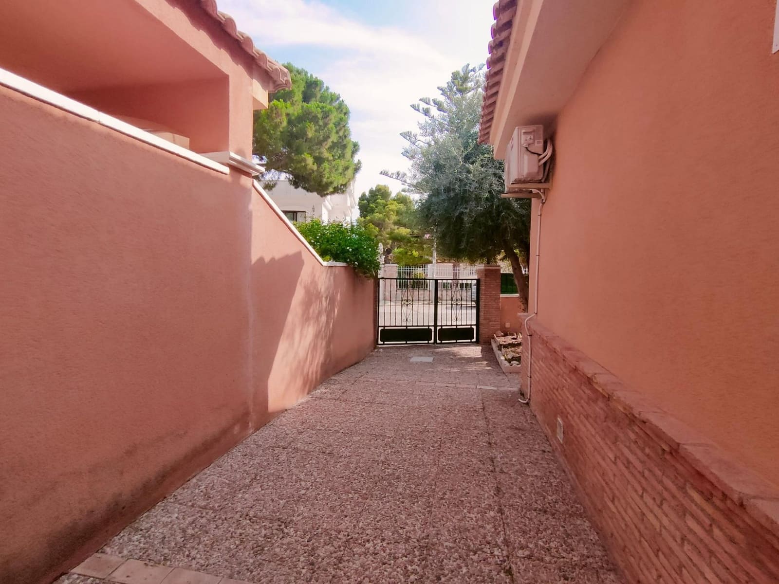 3 bedroom Terraced Villa for rent in Campoamor with garage - € 1,200 (Ref: 9808043)