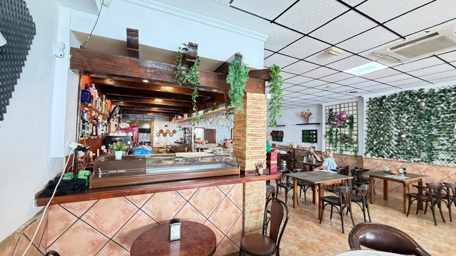 Business for sale in Torrevieja - € 28,000 (Ref: 9940017)