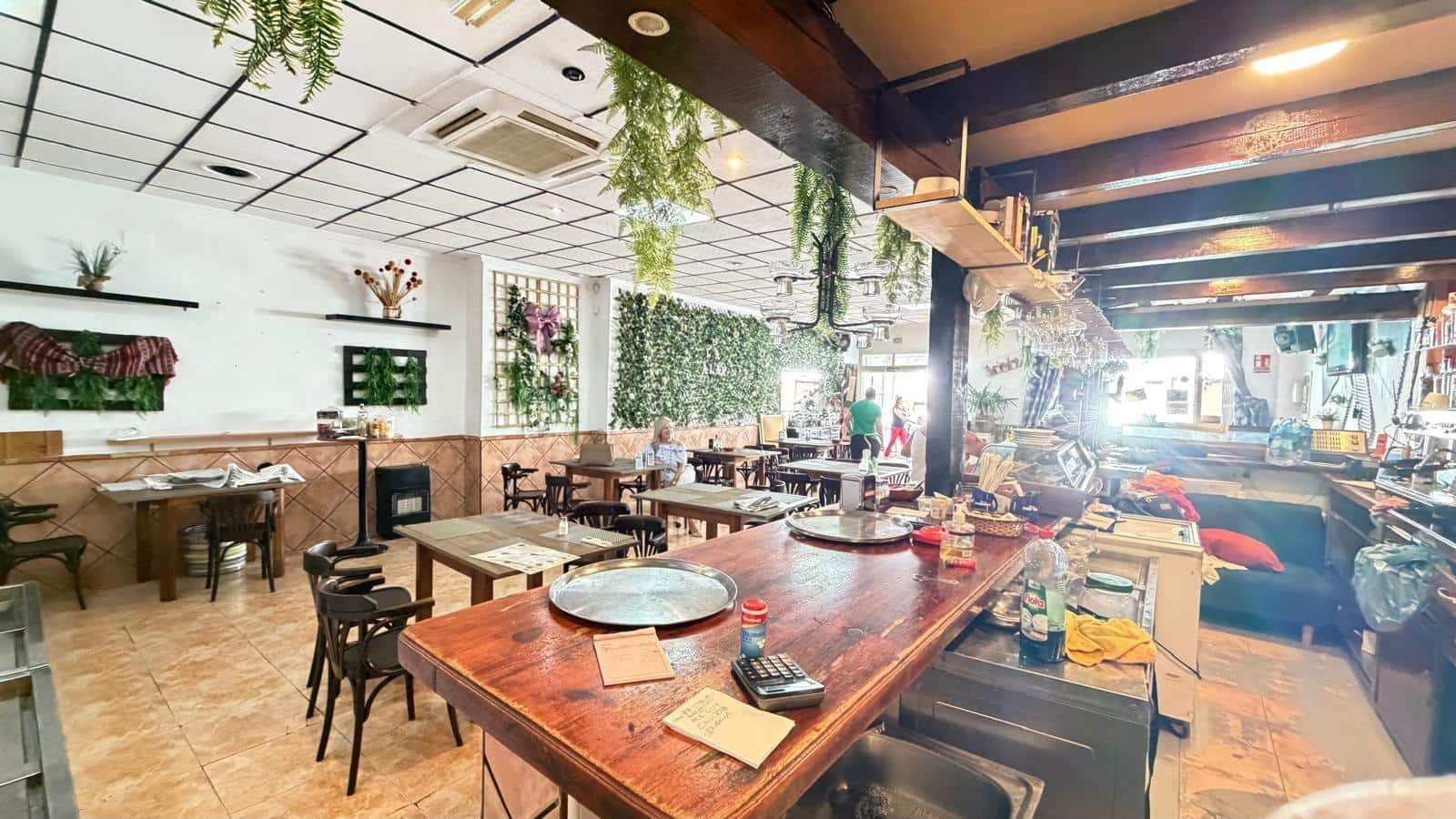 Business for sale in Torrevieja - € 28,000 (Ref: 9940017)