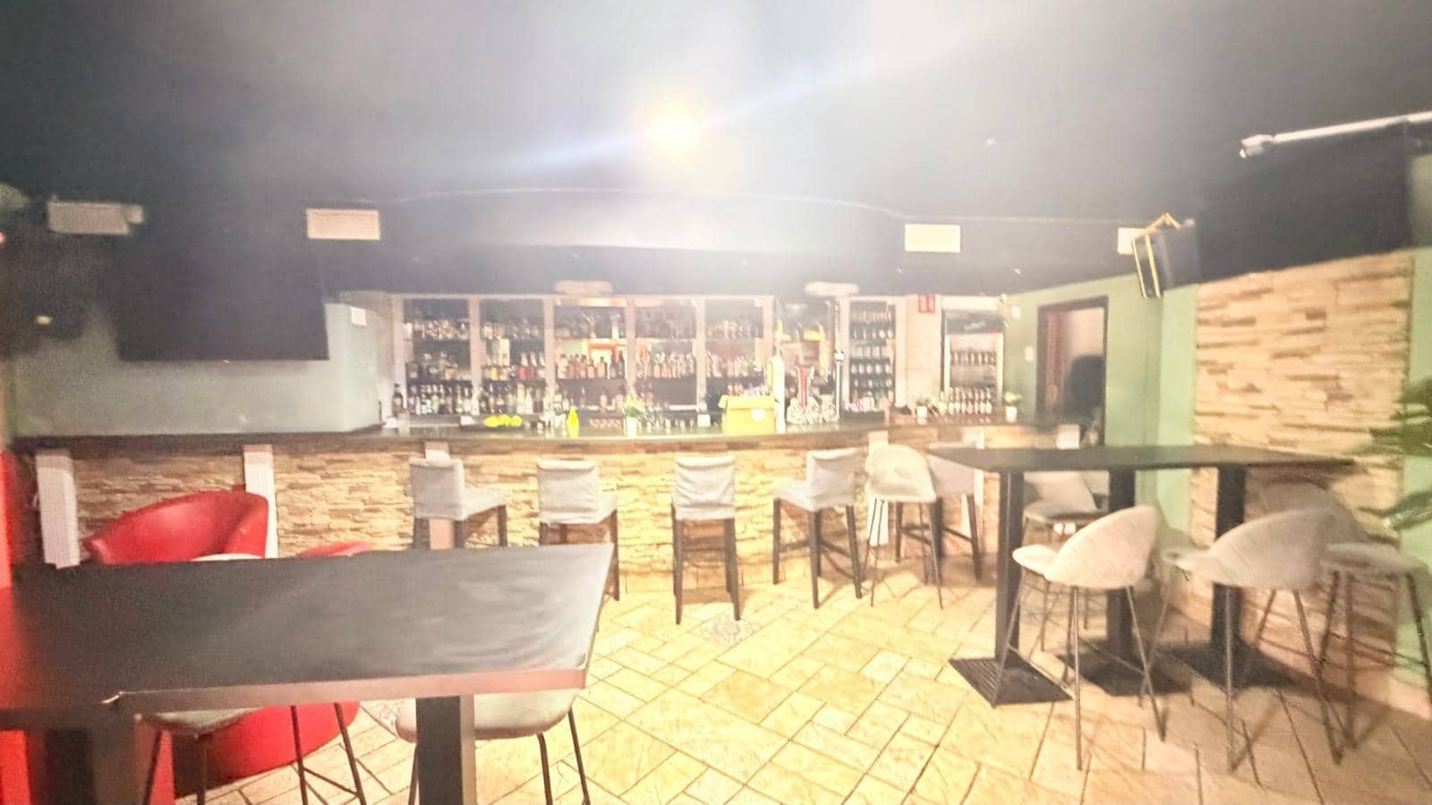 Erhverv til leje i Torrevieja - € 600 (Ref: 9959835)