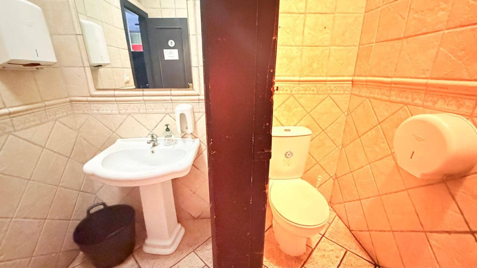 Erhverv til leje i Torrevieja - € 600 (Ref: 9959835)