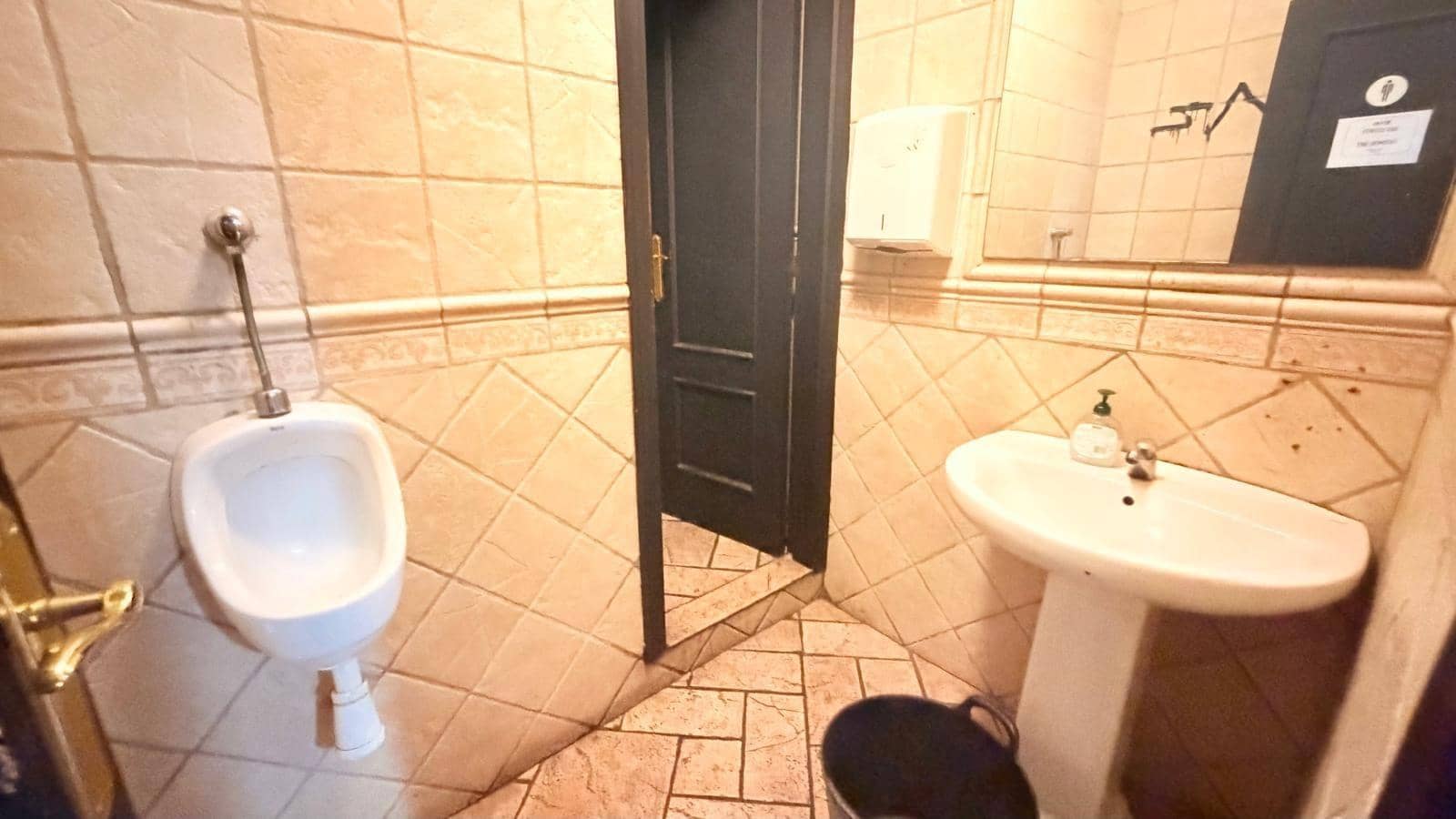 Erhverv til leje i Torrevieja - € 600 (Ref: 9959835)