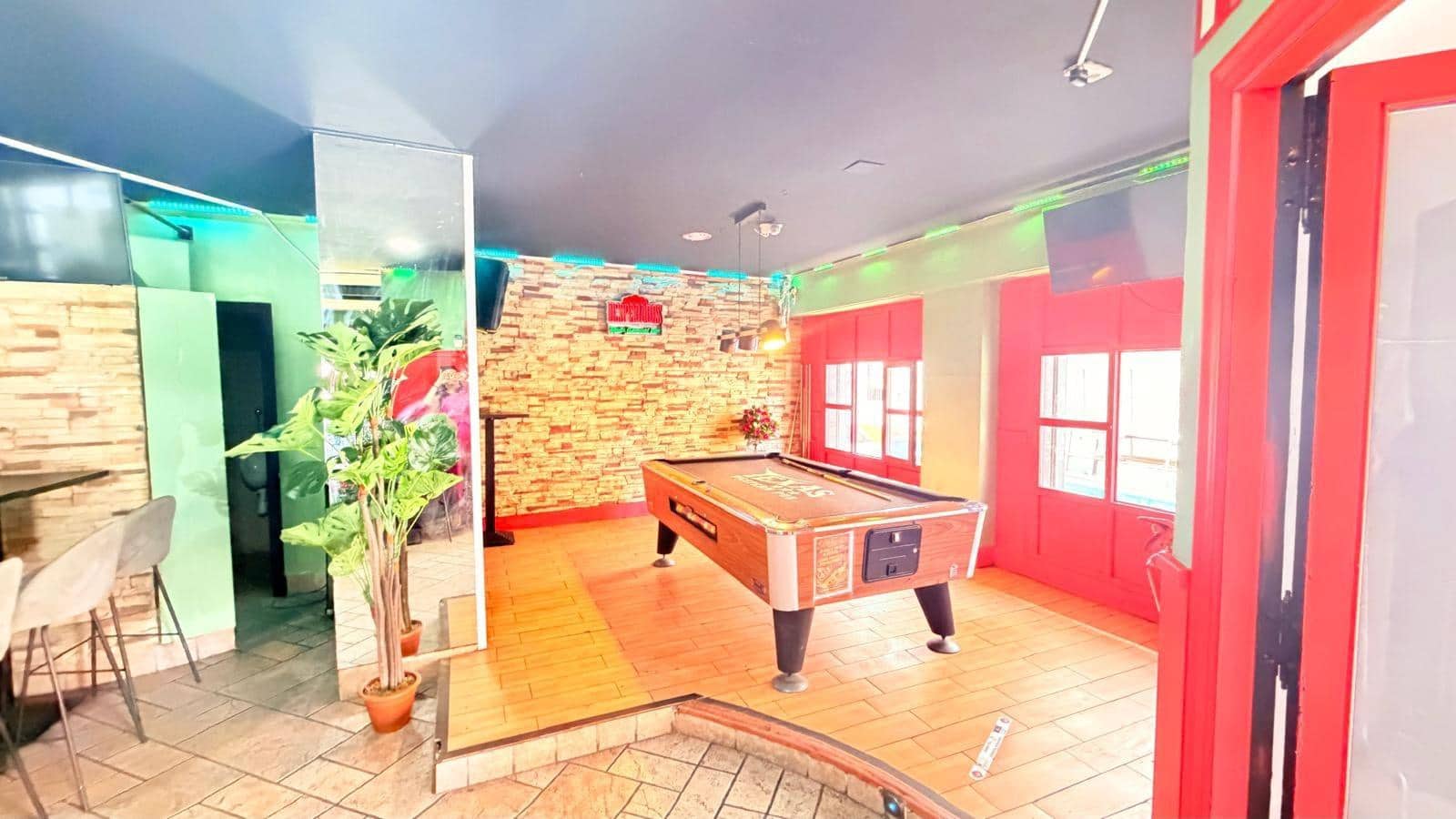 Erhverv til leje i Torrevieja - € 600 (Ref: 9959835)