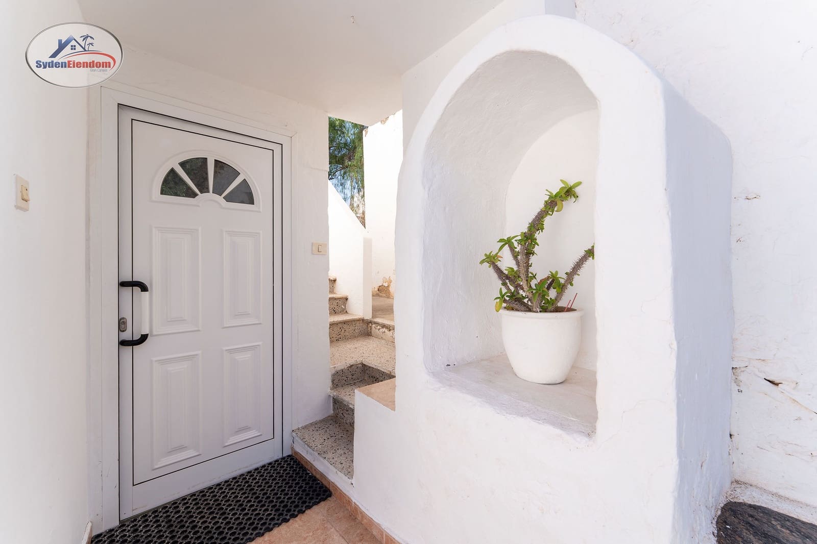4 bedroom Terraced Villa for sale in Mogan with garage - € 445,000 (Ref: 10136502)