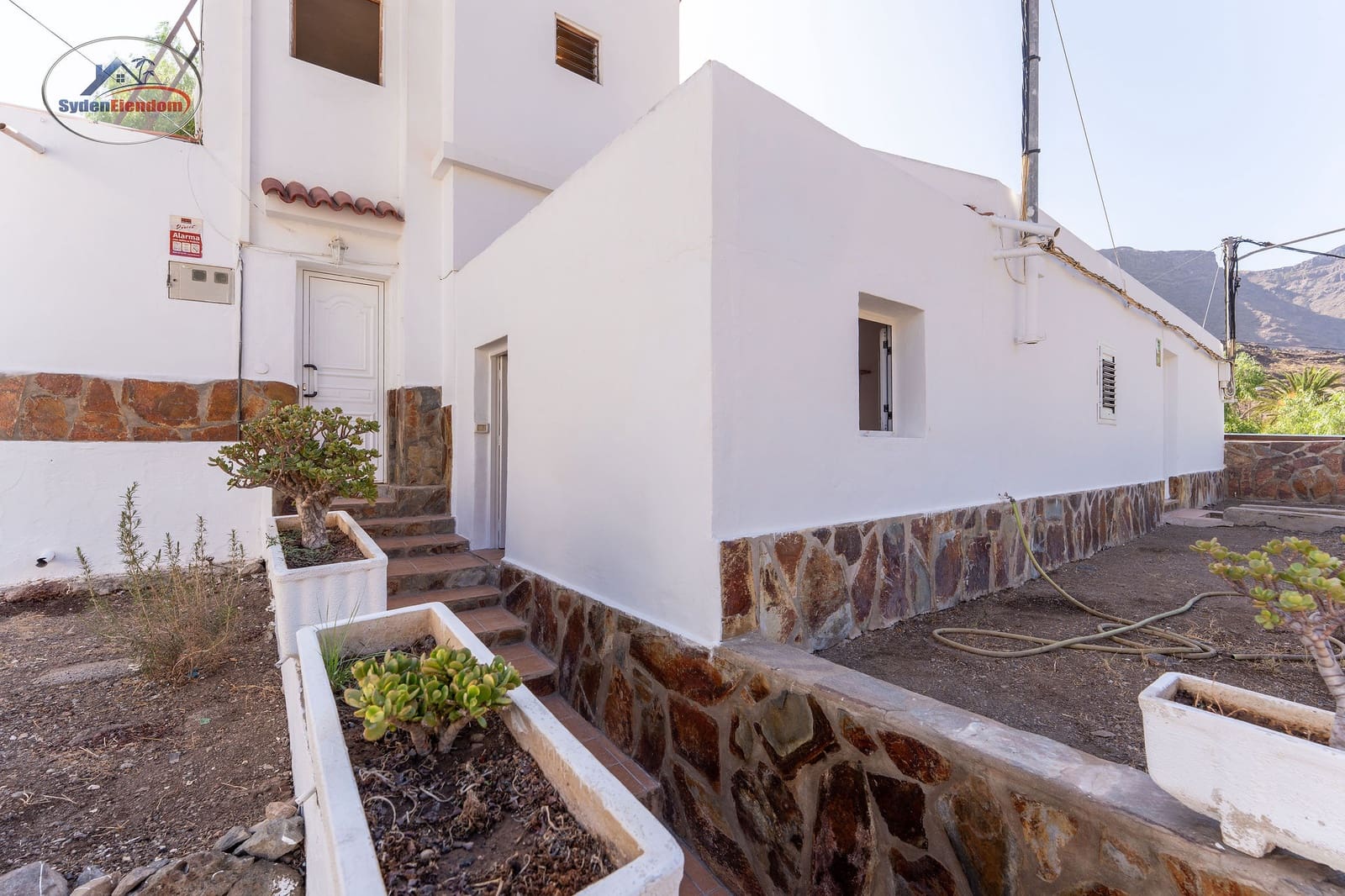 4 bedroom Terraced Villa for sale in Mogan with garage - € 445,000 (Ref: 10136502)