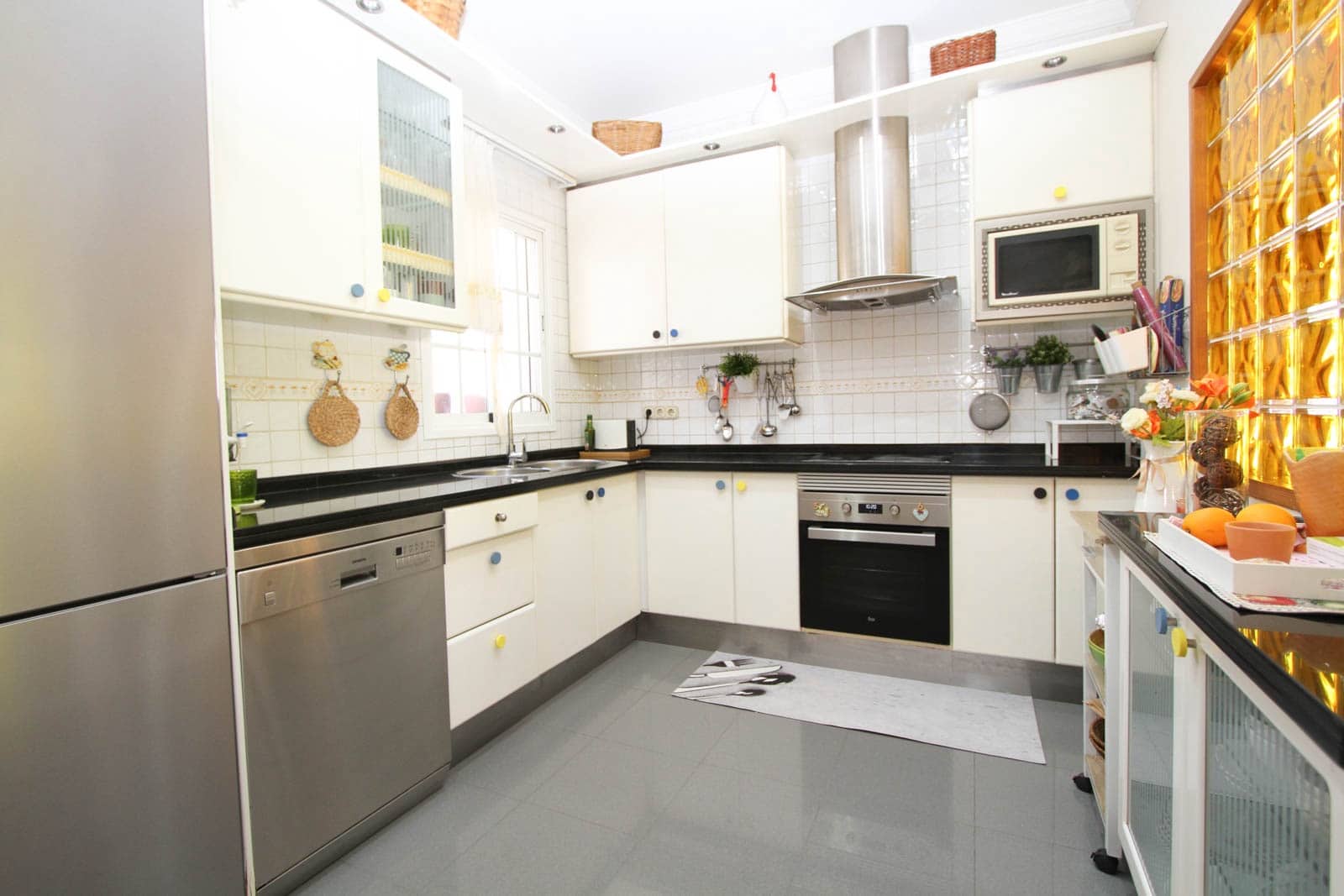 4 bedroom Villa for sale in Arguineguin with pool garage - € 990,000 (Ref: 7916400)