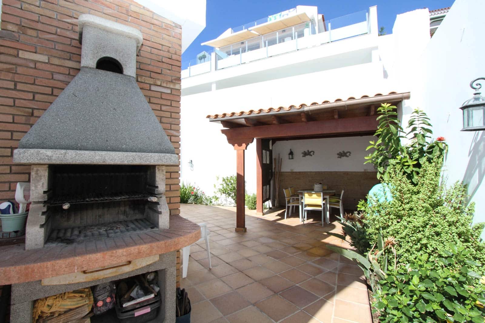 4 bedroom Villa for sale in Arguineguin with pool garage - € 990,000 (Ref: 7916400)